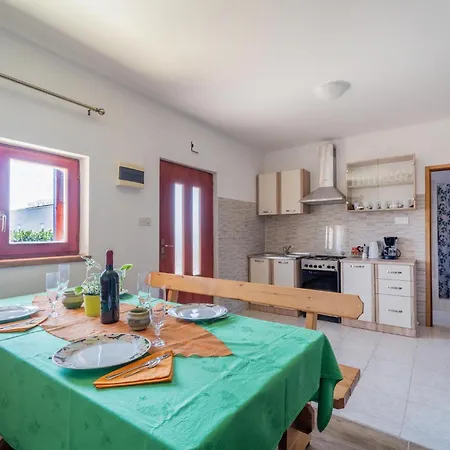 Beautiful Apartment In Krnica With Kitchen *