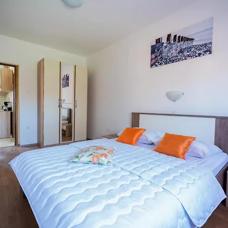 Apartment Beautiful Apartment In Krnica With Kitchen *