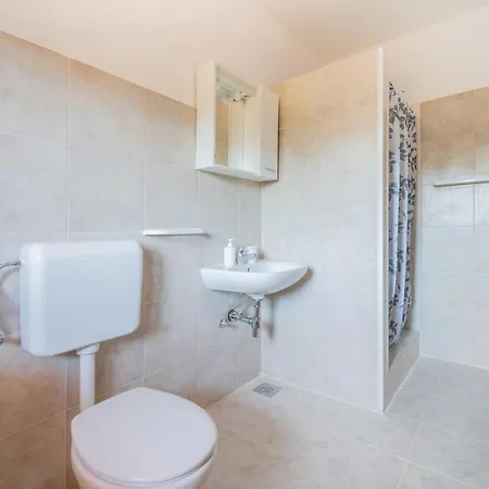 Beautiful Apartment In Krnica With Kitchen
